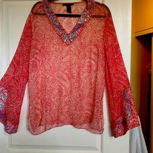 Pretty ladies pullover top, v-neck and bell sleeves trimmed with seqiuns